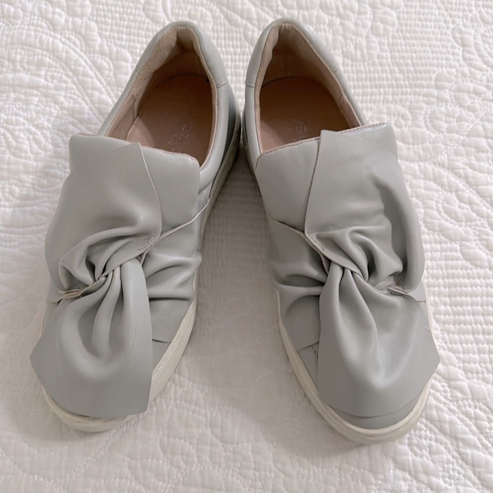J/Slides Gray Bow Slides shoes 6.5